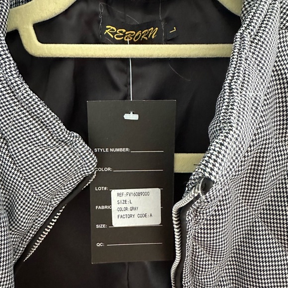 Vest - Picture 3 of 5